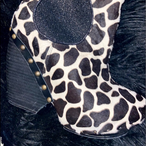 🔥SOLD🔥Rare- Irregular Choice Cow Kiss Print Ankle Boots - Picture 10 of 11